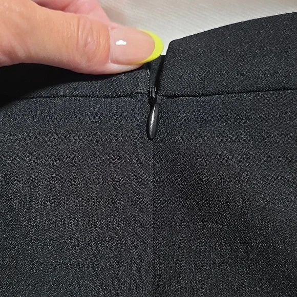 Anne Klein Executive Collection - Black Blazer and Skirt Set - Picture 8 of 14